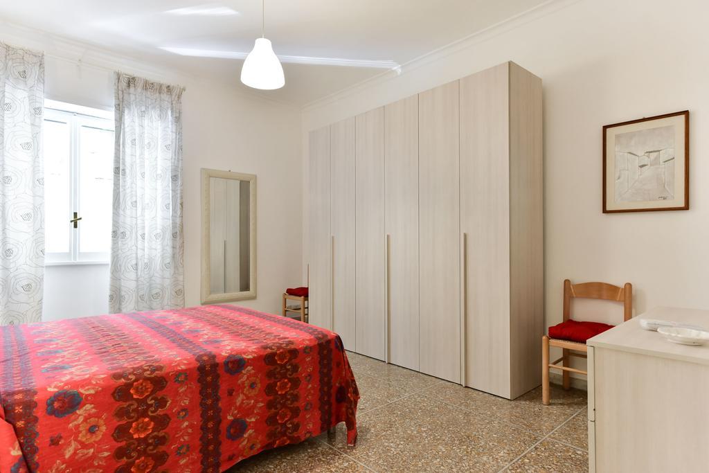 Red & White Vatican Apartment Rome Exterior photo