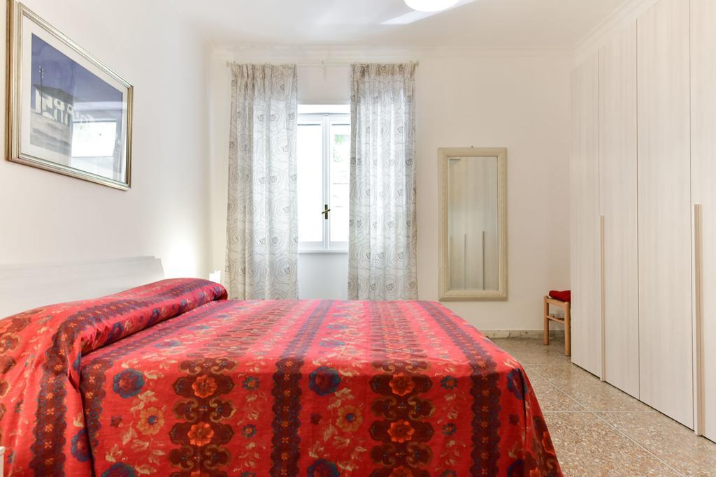 Red & White Vatican Apartment Rome Exterior photo