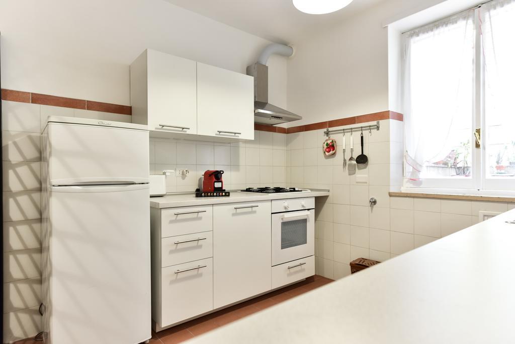 Red & White Vatican Apartment Rome Exterior photo
