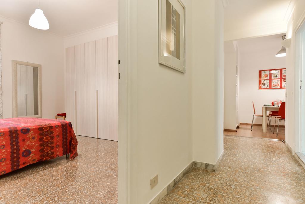 Red & White Vatican Apartment Rome Exterior photo
