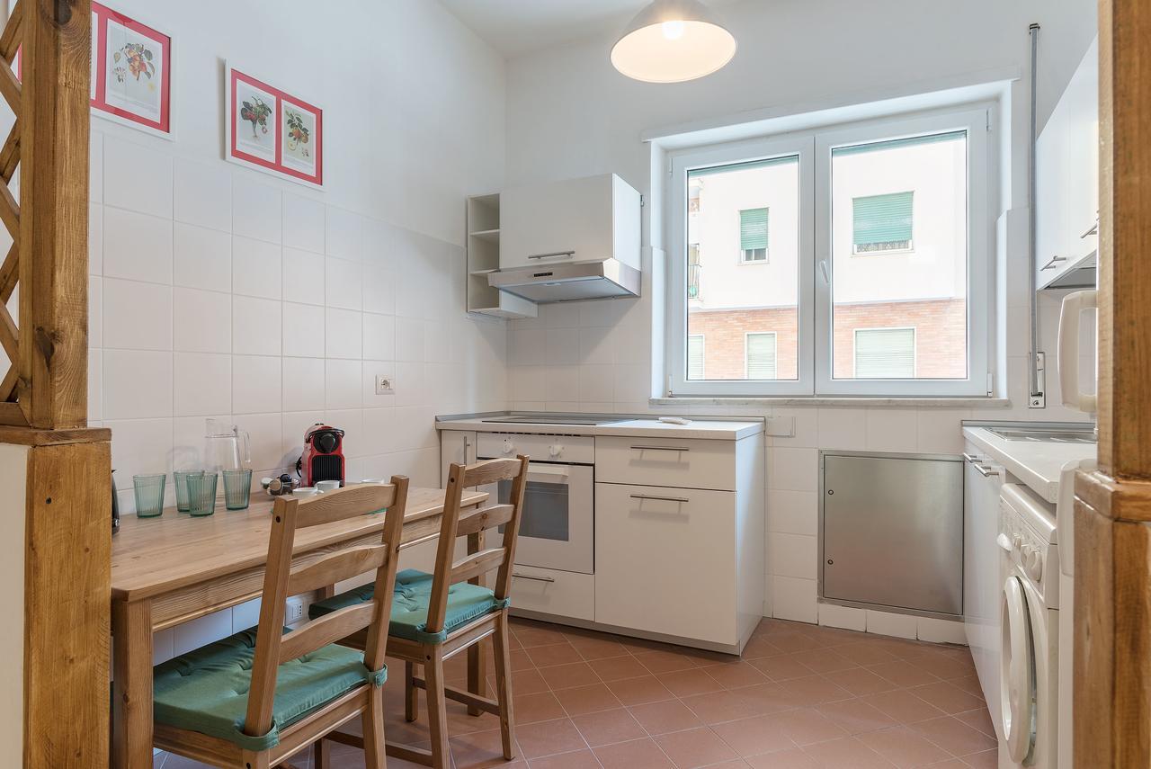 Red & White Vatican Apartment Rome Exterior photo