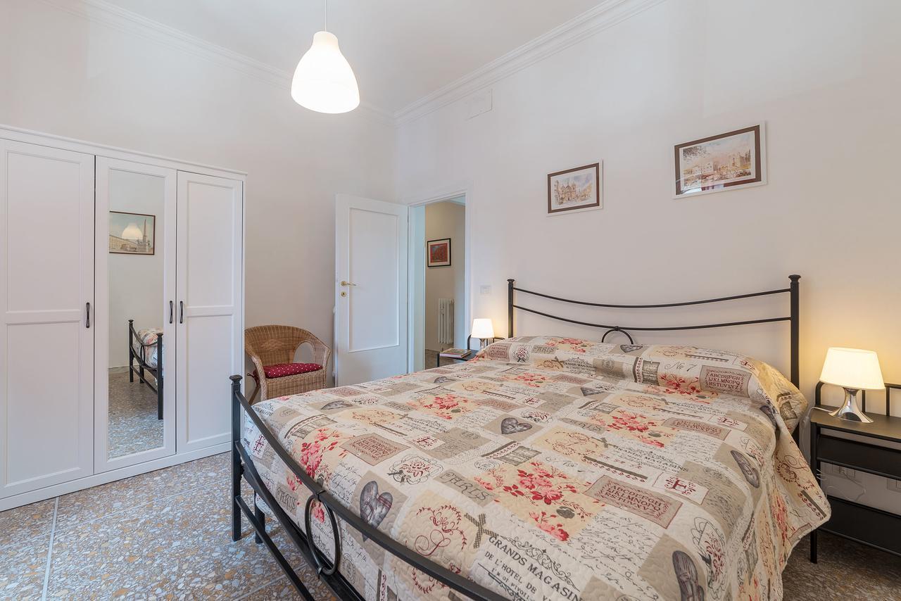 Red & White Vatican Apartment Rome Exterior photo