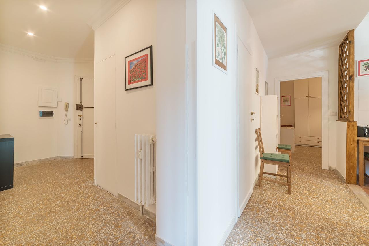 Red & White Vatican Apartment Rome Exterior photo