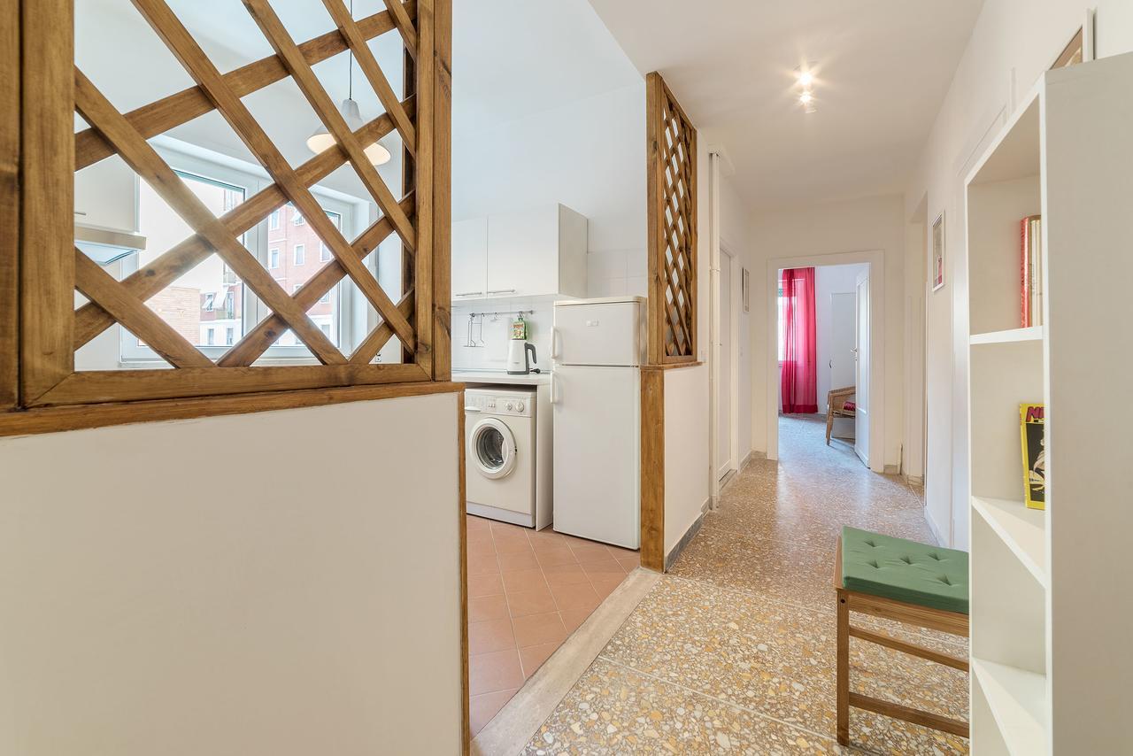 Red & White Vatican Apartment Rome Exterior photo