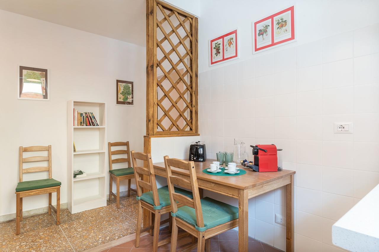 Red & White Vatican Apartment Rome Exterior photo