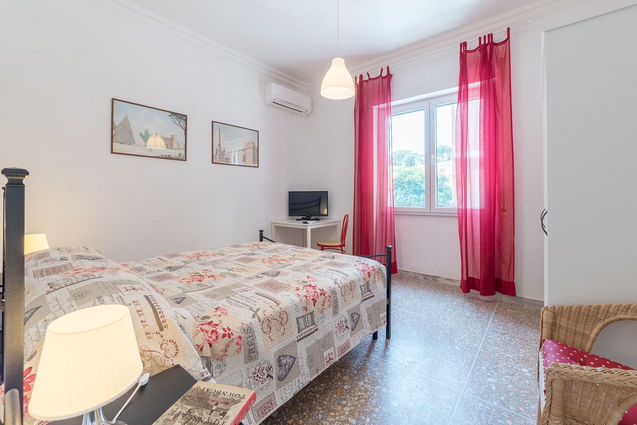 Red & White Vatican Apartment Rome Exterior photo